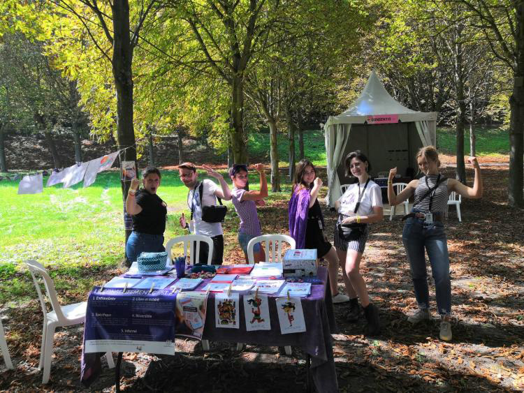Photo d'un stand sur le consentement pendant le Festival Rock en Seine
